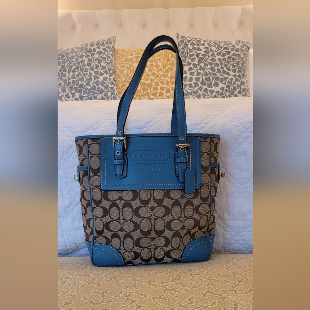 Coach shoulder bag NWT